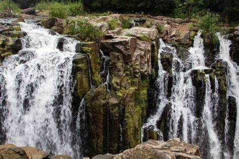 Puliyancholai Waterfalls